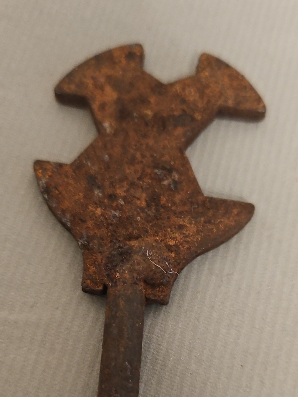 Rust-Finish Multi-Tool Pry/Driver Pin - Brown - Picture 3 of 4